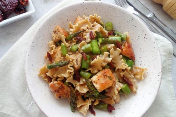 Pasta Integrale Con Asparagi Pomodori Secchi E Pollo Fidelity Cucina