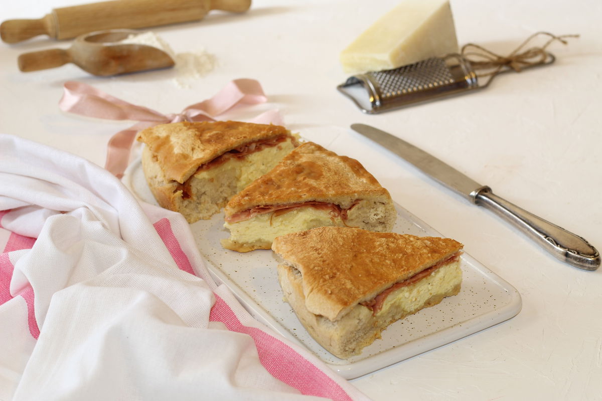 Pizza ripiena di mortadella e ricotta Fidelity Cucina