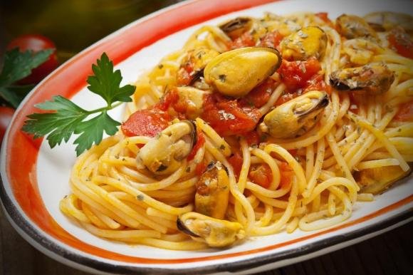 Spaghetti con le cozze e pomodorini