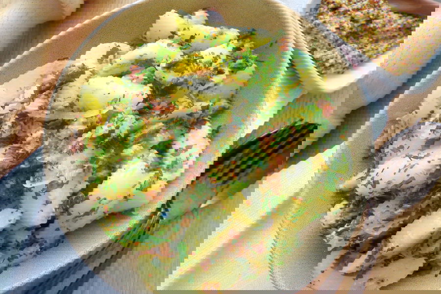 Insalata di patate con pancetta e salsa di senape