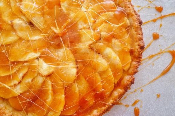 Crostata di mele e caramello