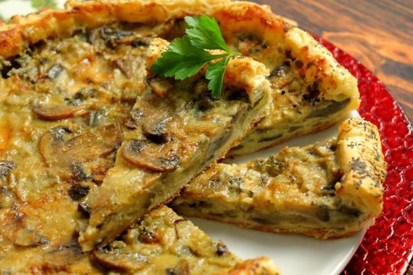 Torta salata con funghi, gorgonzola e melanzane