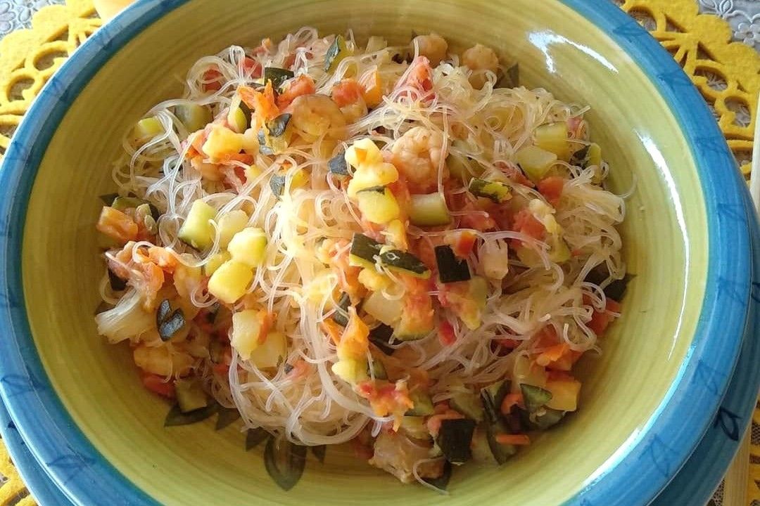Spaghetti di riso in brodo con zucchine e carote - In cucina da Eva