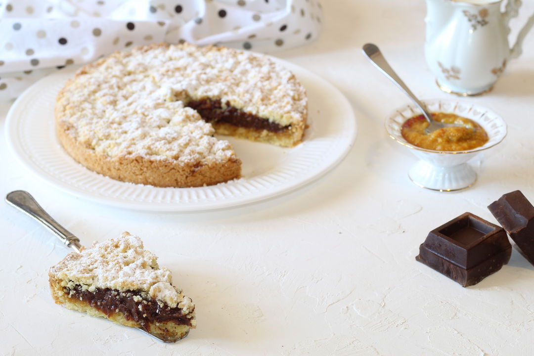 Sbriciolata con crema al cioccolato e marmellata di arance