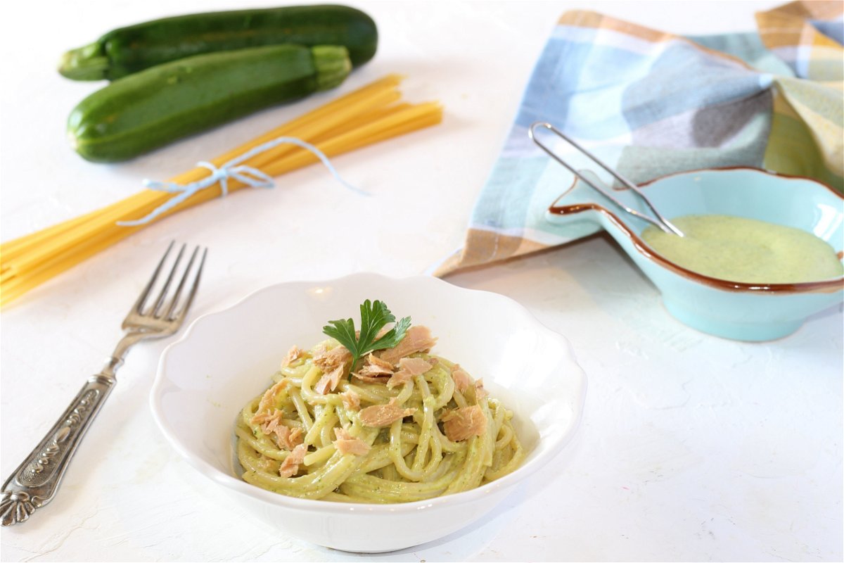 Spaghetti con pesto di zucchine e tonno - Fidelity Cucina