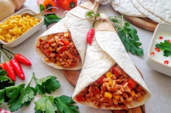 Burrito ripieno di carne di manzo: ricetta messicana ...