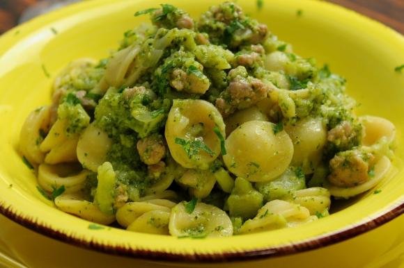 Pasta broccoli e salsiccia: ricetta e varianti - Fidelity Cucina