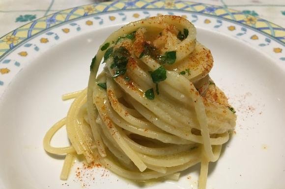 Spaghetti con crema all’aglio, olio e peperoncino