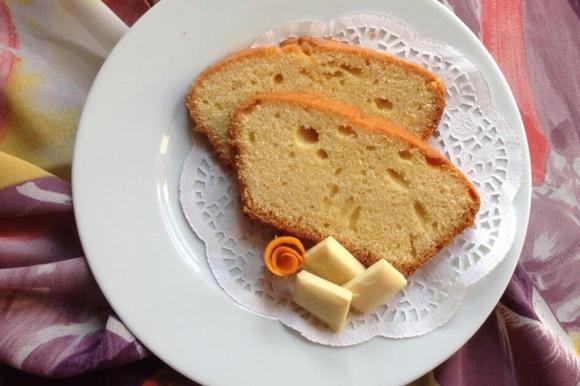 Plumcake all’arancia, mandorle e cioccolato bianco