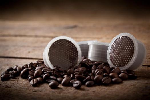 Capsule di caffè ritirate dal mercato: “Frammenti di plastica nel caffè”
