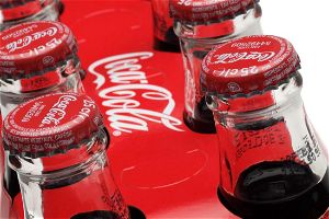 Coca Cola ritirata dal mercato vetro nelle bottiglie