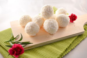 Tartufini di colomba al cocco