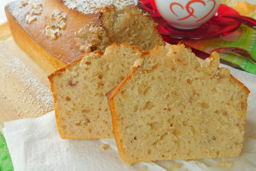 Plumcake con yogurt alle fragole e noci senza burro