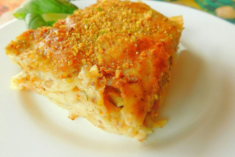 Lasagne con pistacchi, provola e pancetta affumicata
