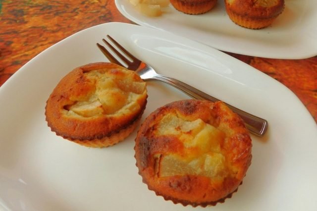 Muffin salati con gorgonzola, pere e pistacchi senza burro
