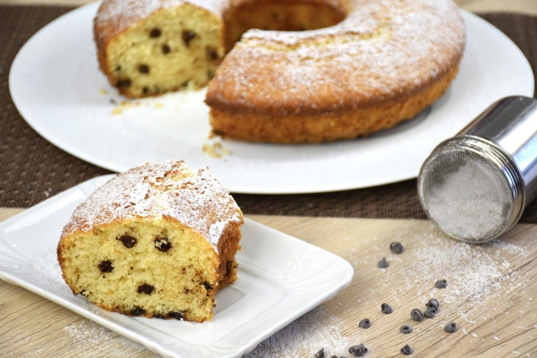 Ciambellone al cocco con gocce di cioccolato - Fidelity Cucina