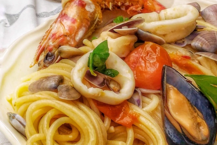 Spaghetti grossi al sapore di mare