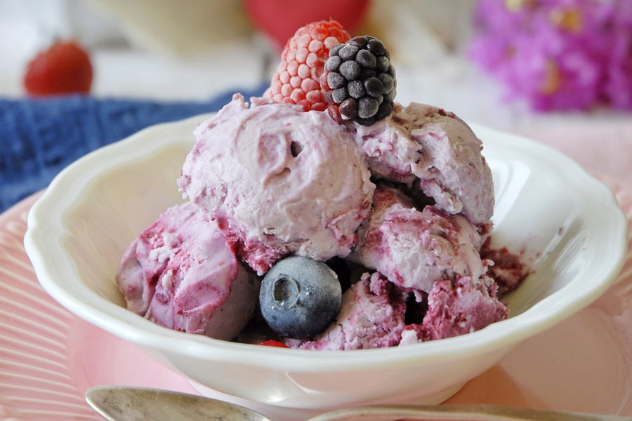 Finto gelato ai frutti di bosco
