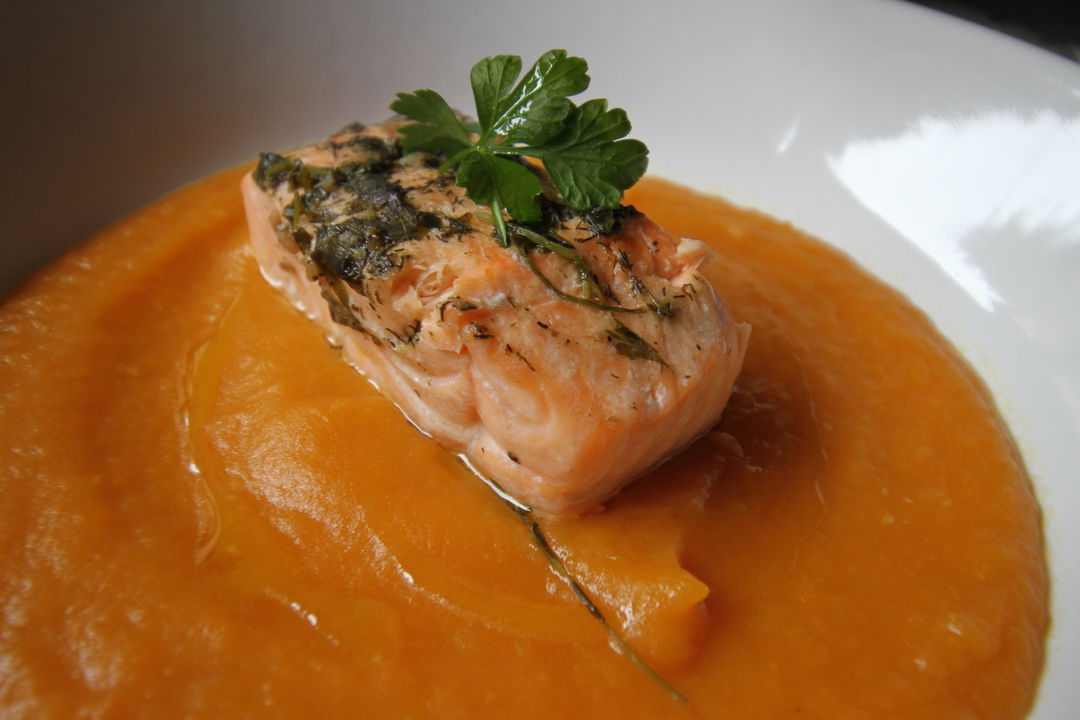 Salmone su vellutata di zucca e patate Bimby