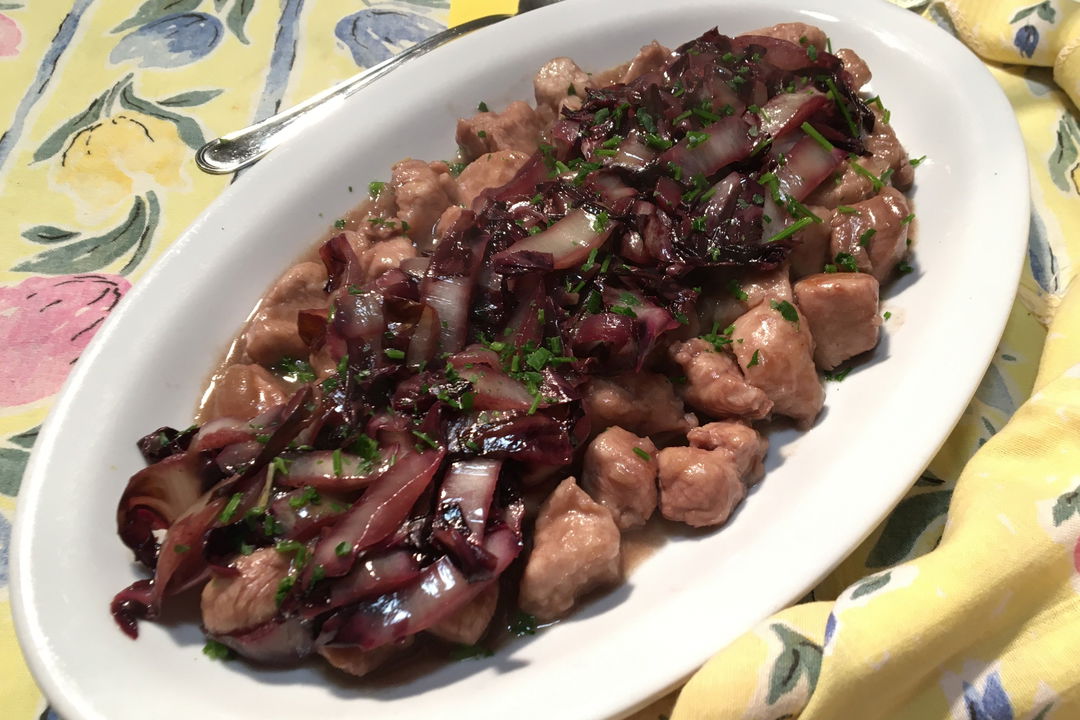 Bocconcini di pollo con radicchio e vino