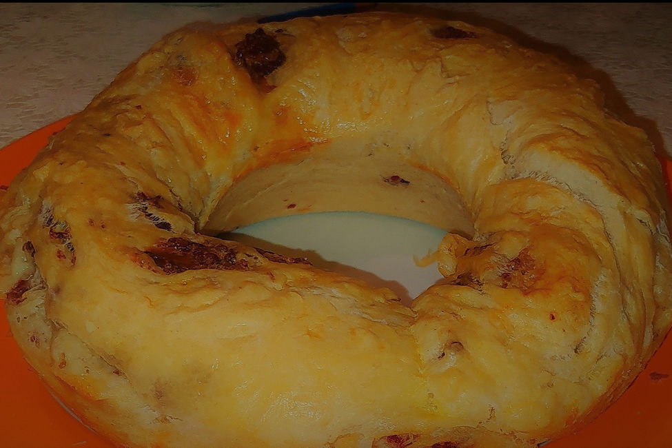 Ciambellone rustico con provola e salame