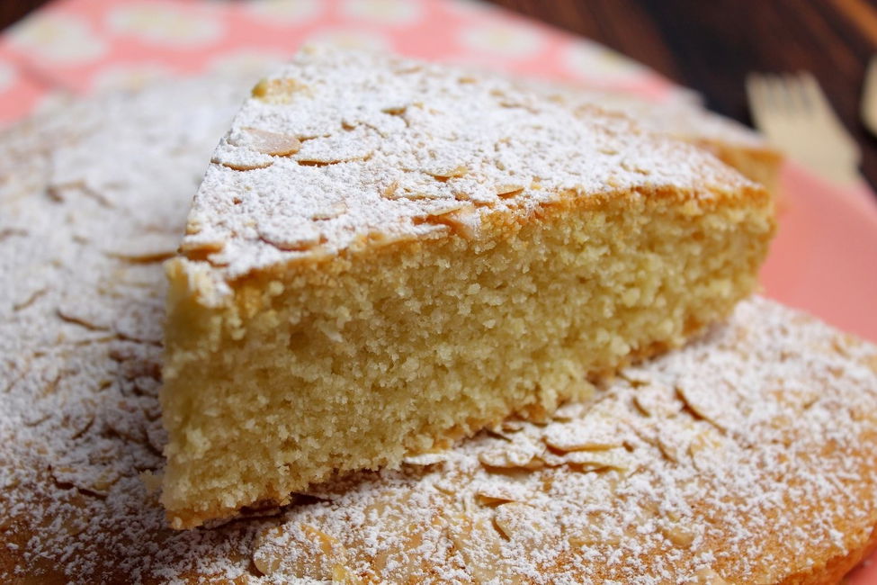 Torta delicata alle mandorle e cocco