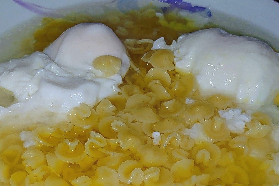 Pasta in brodo con uova