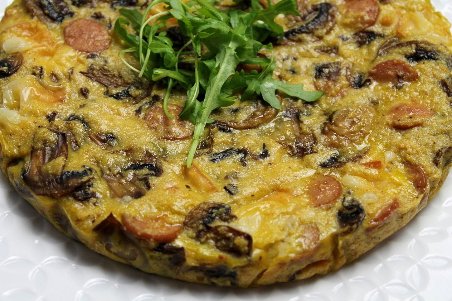 Frittata al forno con funghi, wurstel e scamorza affumicata - Fidelity ...
