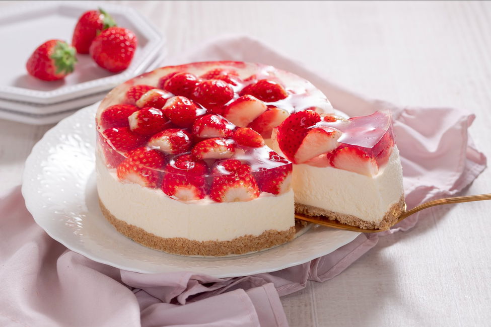 Torta senza cottura alle fragole con trasparenza al prosecco