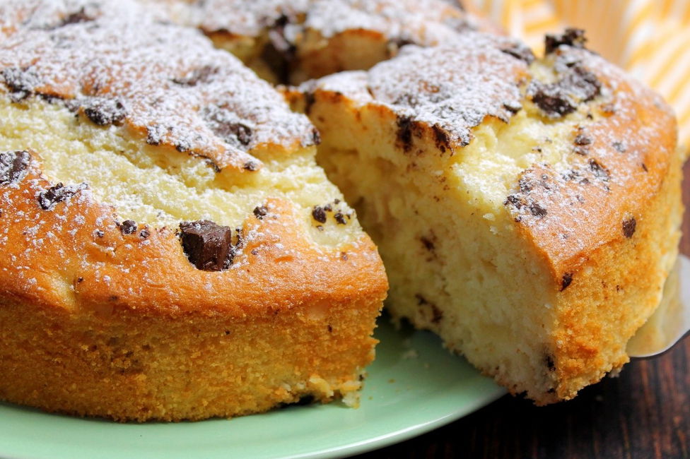 Torta allo yogurt con pere e cioccolato