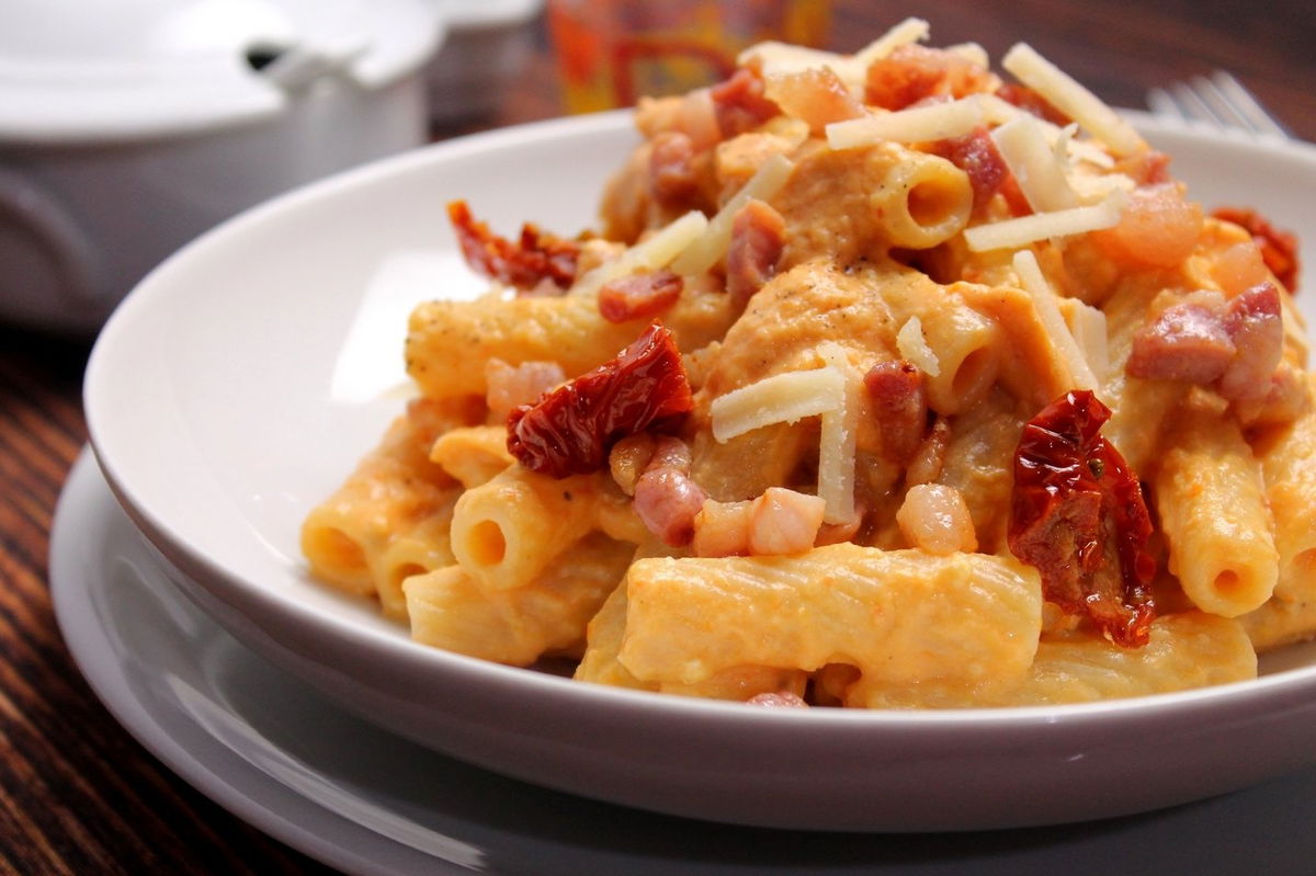 Rigatoni Con Crema Di Zucca, Pomodori Secchi E Pancetta - Fidelity Cucina