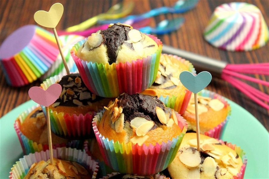 Muffin bicolore con mandorle