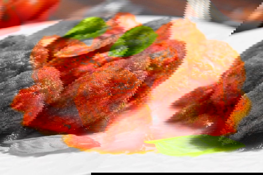 Polpette di carne e melanzane al sugo di pomodoro