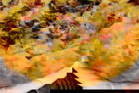 Torta salata con patate, funghi, pancetta e mozzarella