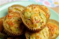 Muffin salati con zucchine, mortadella e provola