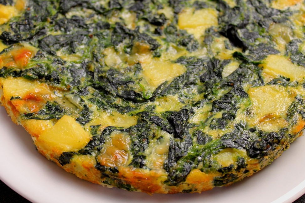 Frittata al forno con spinaci, patate e scamorza affumicata