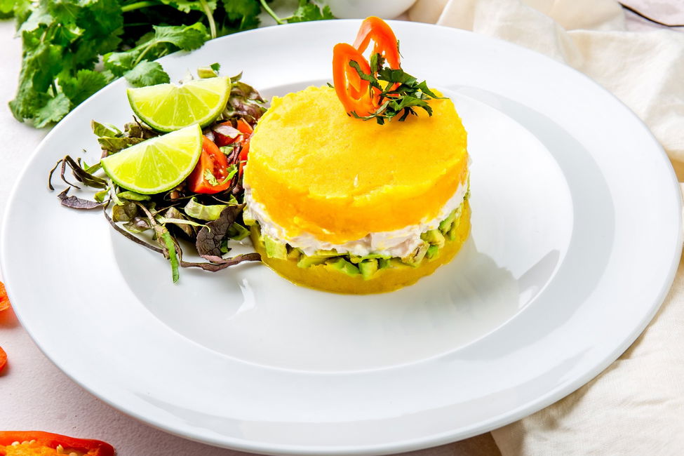 “Causa Limeña”, con tonno e avocado