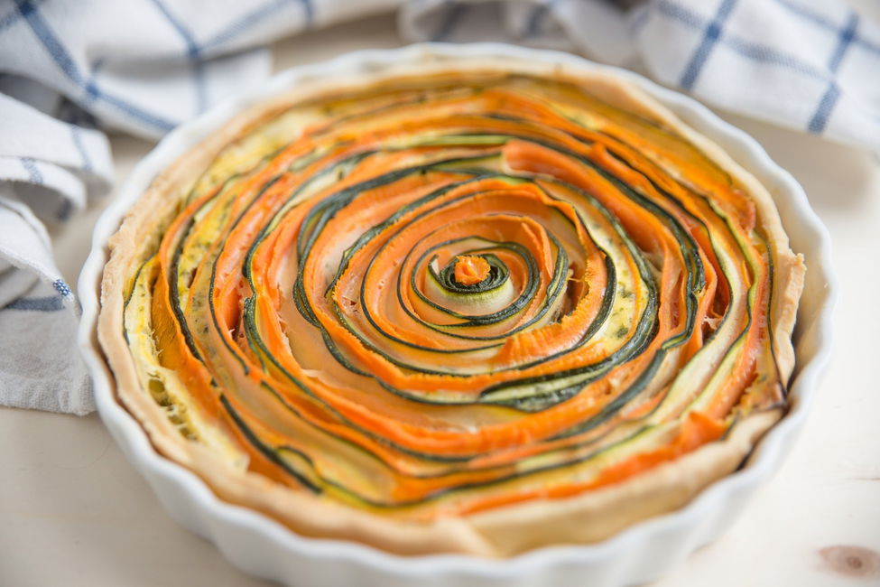 Torta rustica con spirale di zucchine e carote