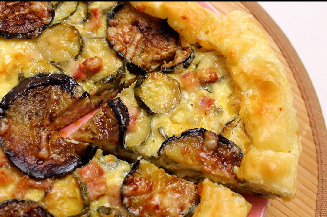 Torta salata con zucchine, melanzane, prosciutto cotto e gorgonzola