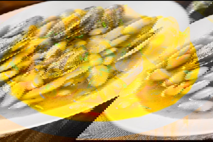 Fabes con vongole e zafferano