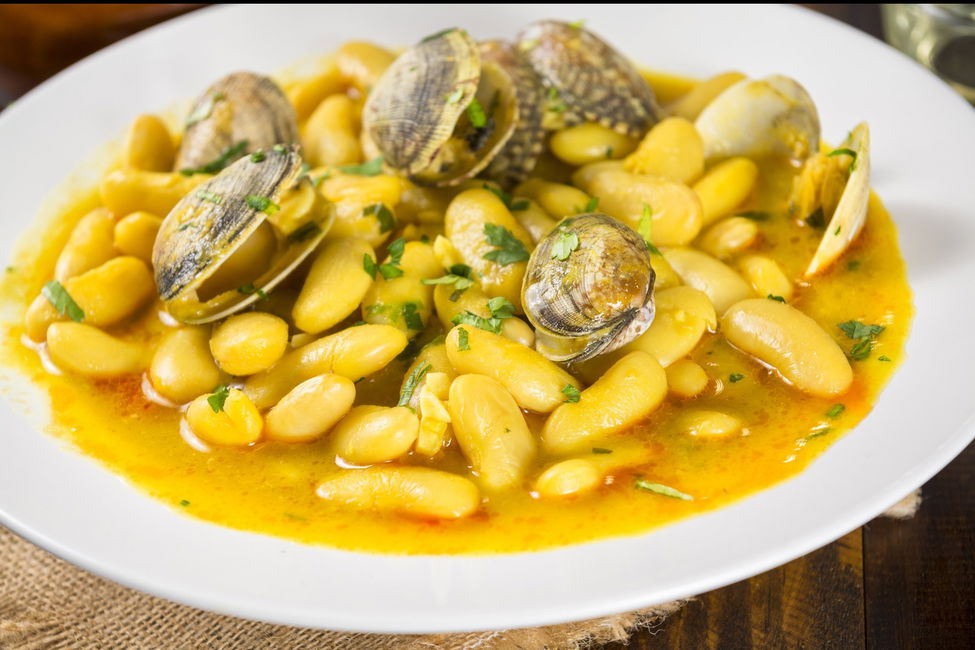 Fabes con vongole e zafferano