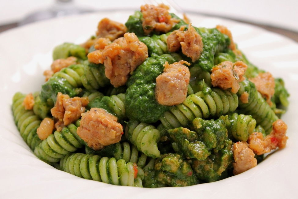 Fusilli con salsiccia e crema di spinaci senza panna