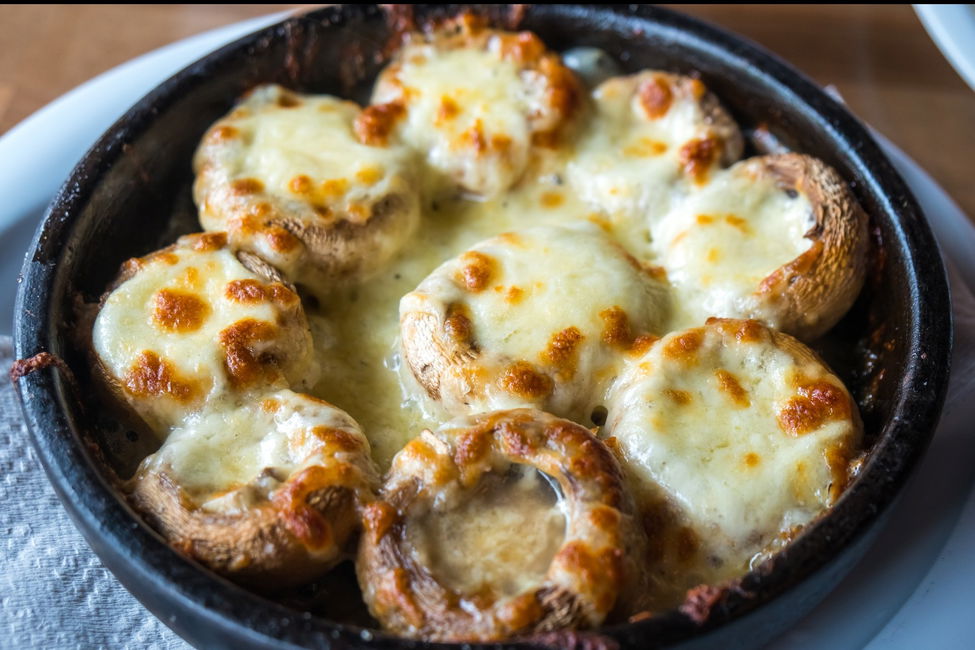 Champignon alla Georgiana ripieni di cipolle e scamorza