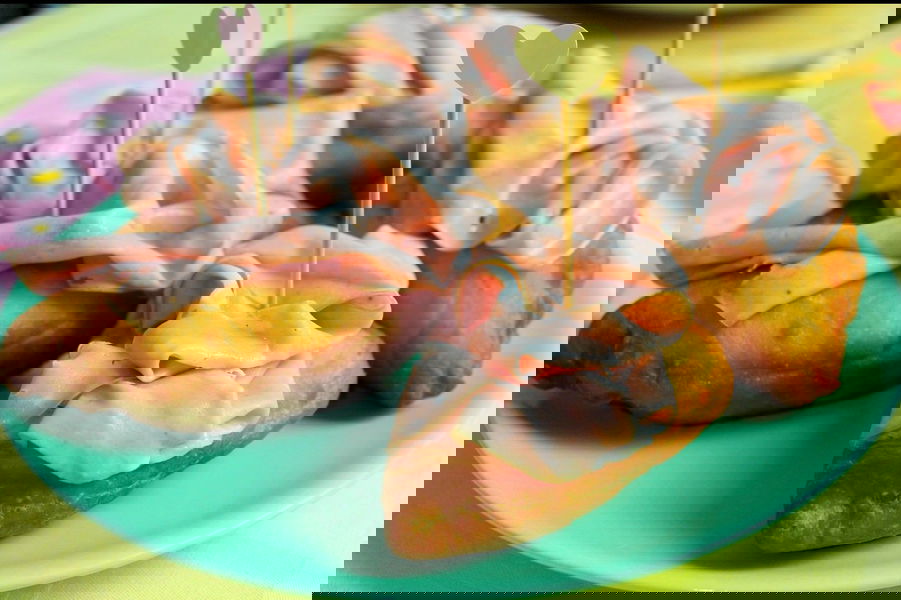 Mini calzoni fritti con funghi trifolati, scamorza e mortadella