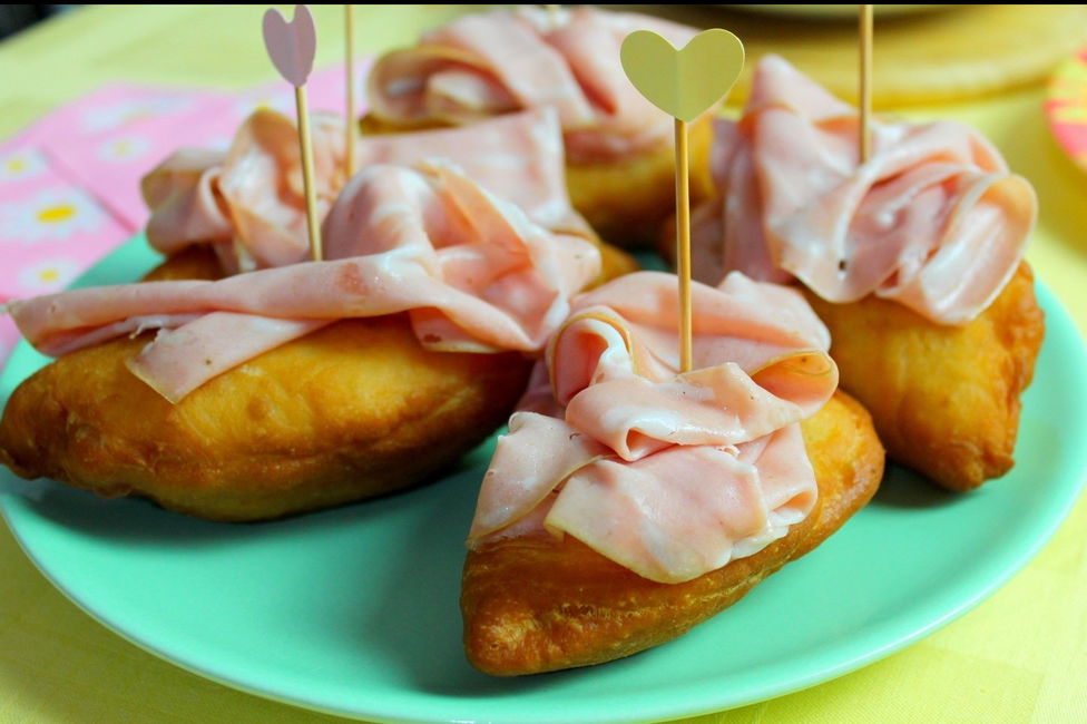 Mini calzoni fritti con funghi trifolati, scamorza e mortadella