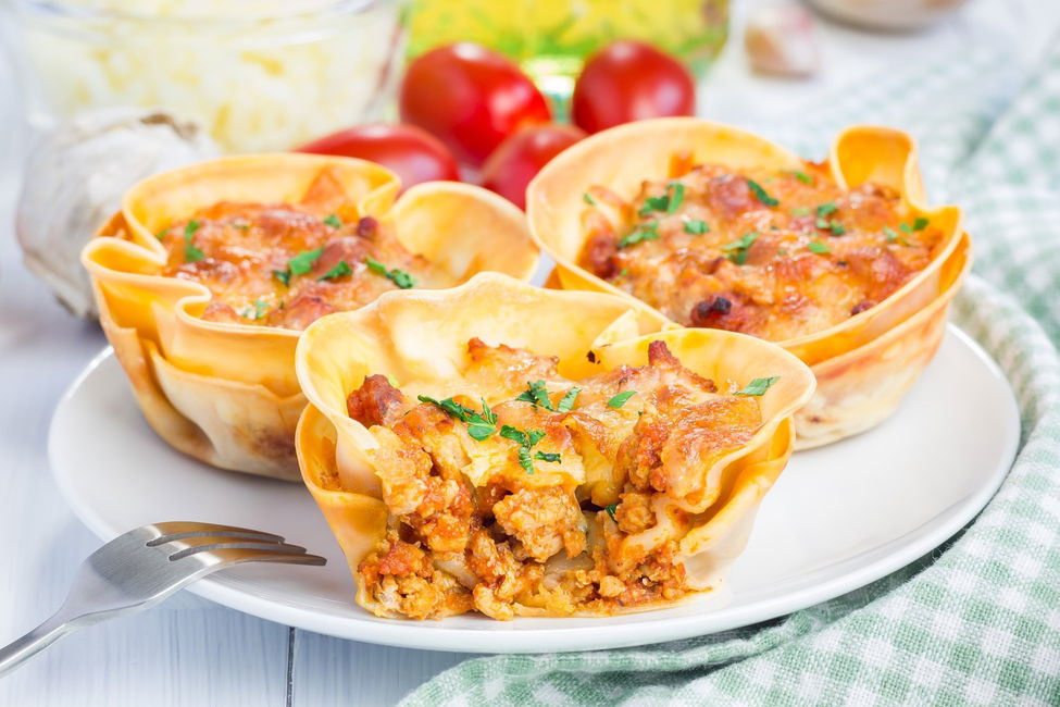 Cestini di lasagna con ragù e funghi