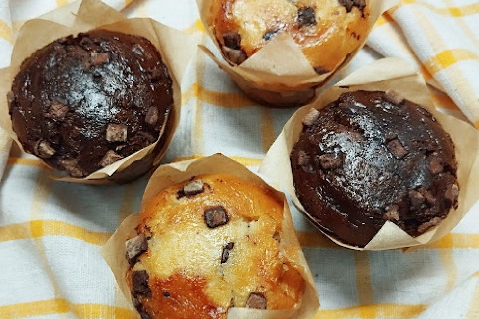 Muffin vaniglia e cioccolato cotti in friggitrice ad aria