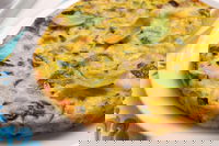 Frittata al forno con zucchine, funghi e scamorza affumicata