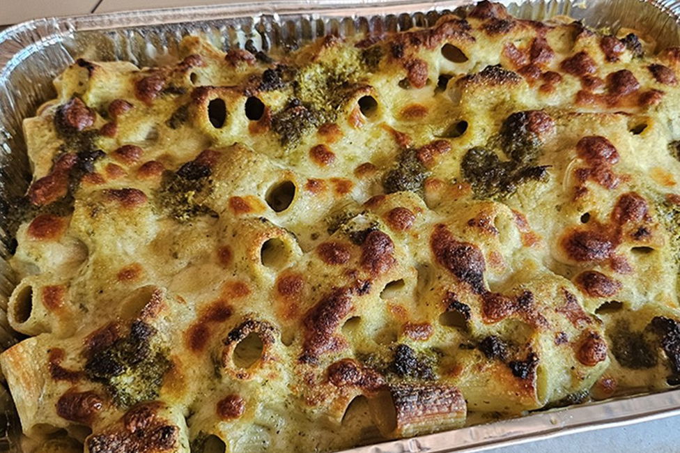 Pasta al forno con besciamella al pesto