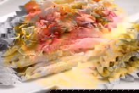 Penne rigate con zucca, funghi, ricotta fresca e speck